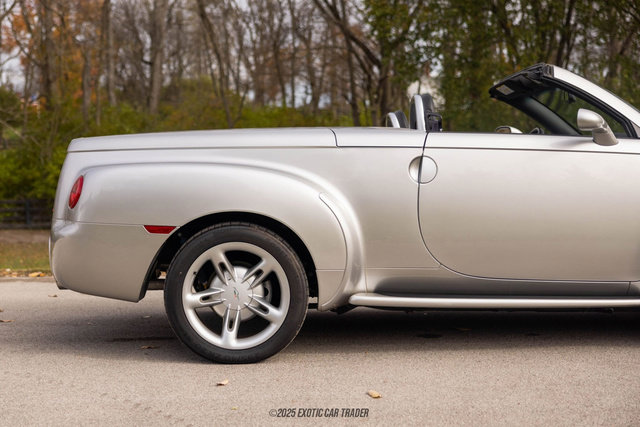 Used 2005 Chevrolet SSR w/ Preferred Equipment Group image 10