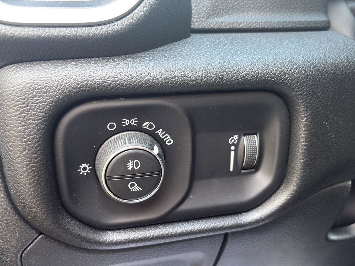 Used 2023 RAM 1500 Big Horn AWD/4WD image 7