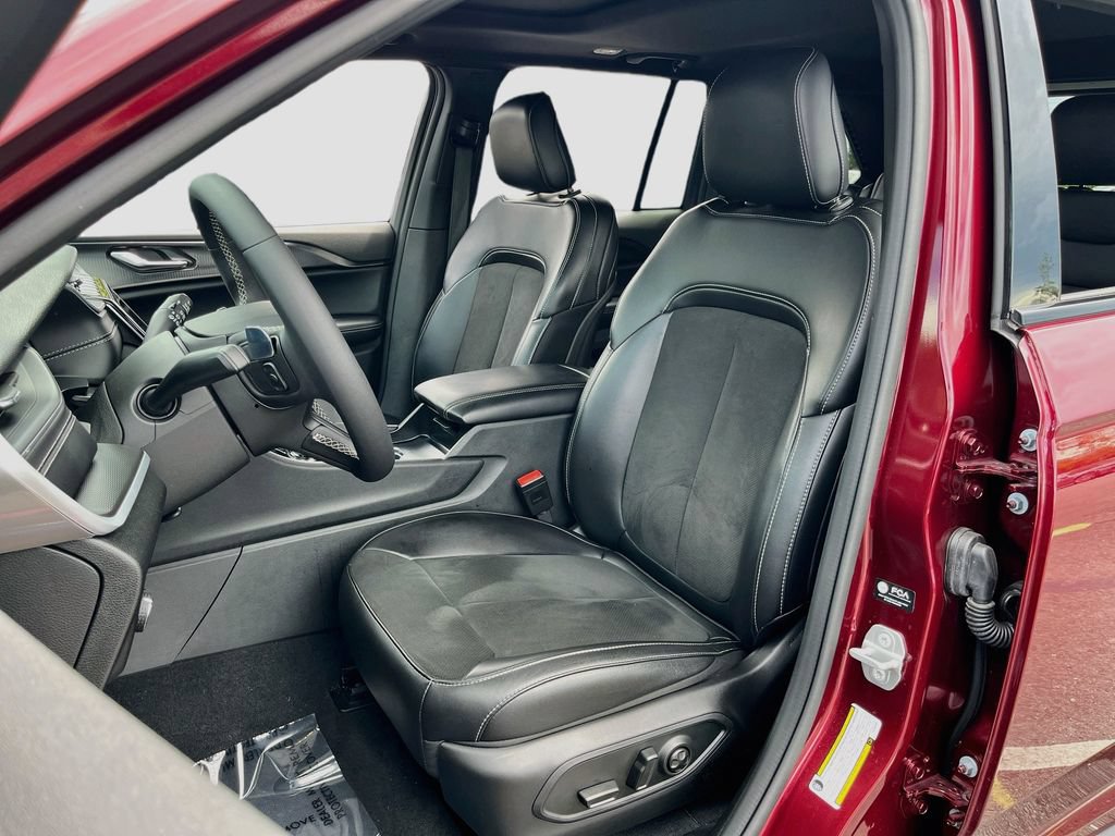 Used 2025 Jeep Grand Cherokee Altitude RWD image 19