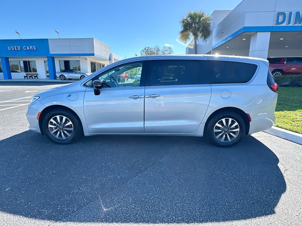 Used 2024 Chrysler Pacifica Limited image 9