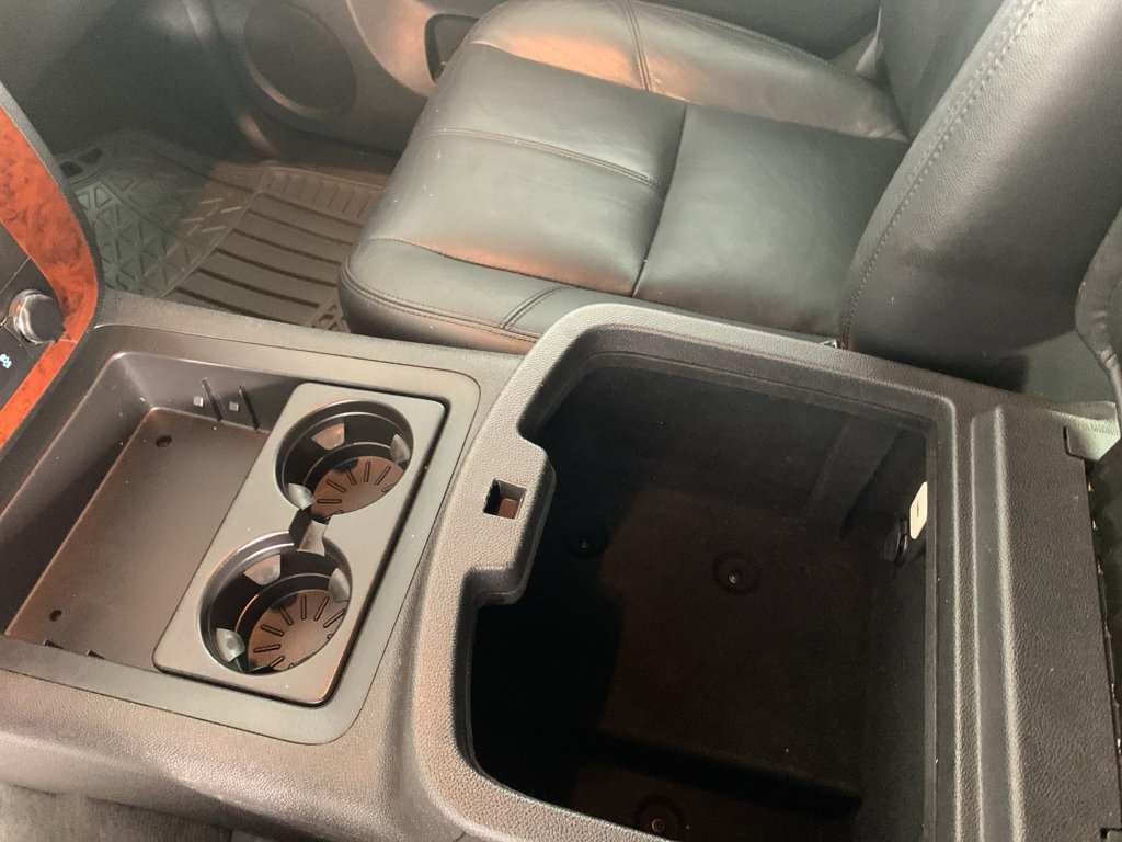 Used 2013 Chevrolet Suburban LT image 28