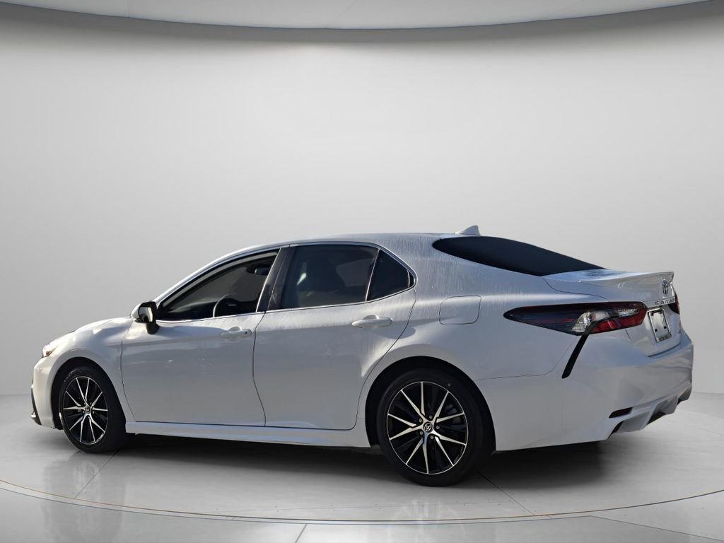 Used 2024 Toyota Camry SE image 7