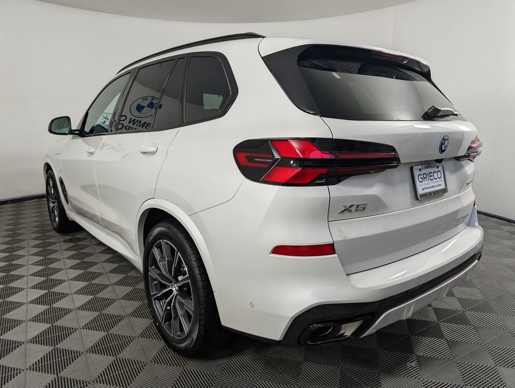 New 2026 BMW X5 xDrive50e w/ M Sport Package AWD/4WD image 8