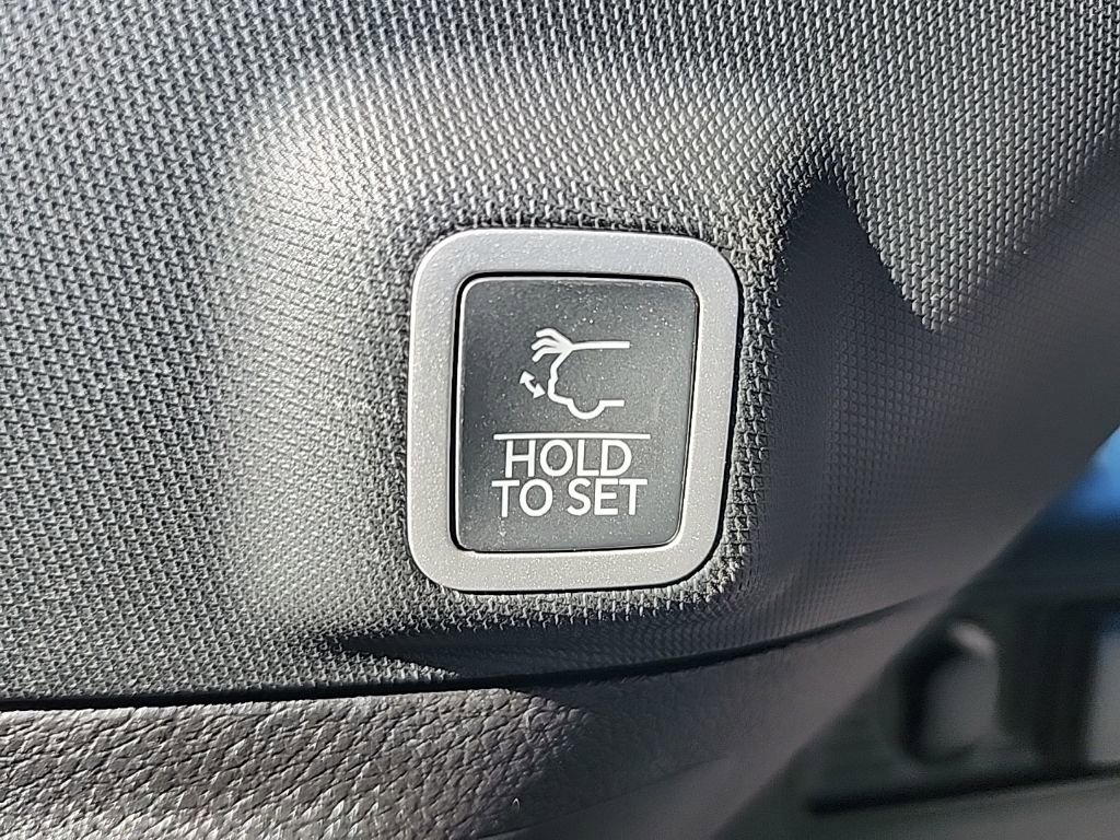 New 2025 Jeep Grand Cherokee Laredo X w/ Luxury Tech Group I AWD/4WD image 18