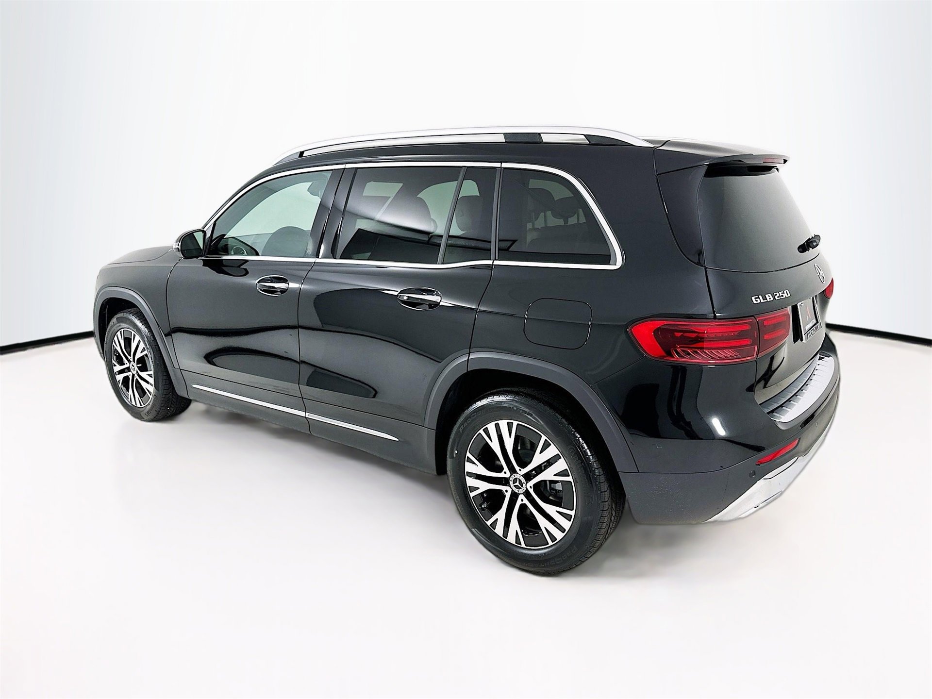 New 2026 Mercedes-Benz GLB 250 4MATIC image 6