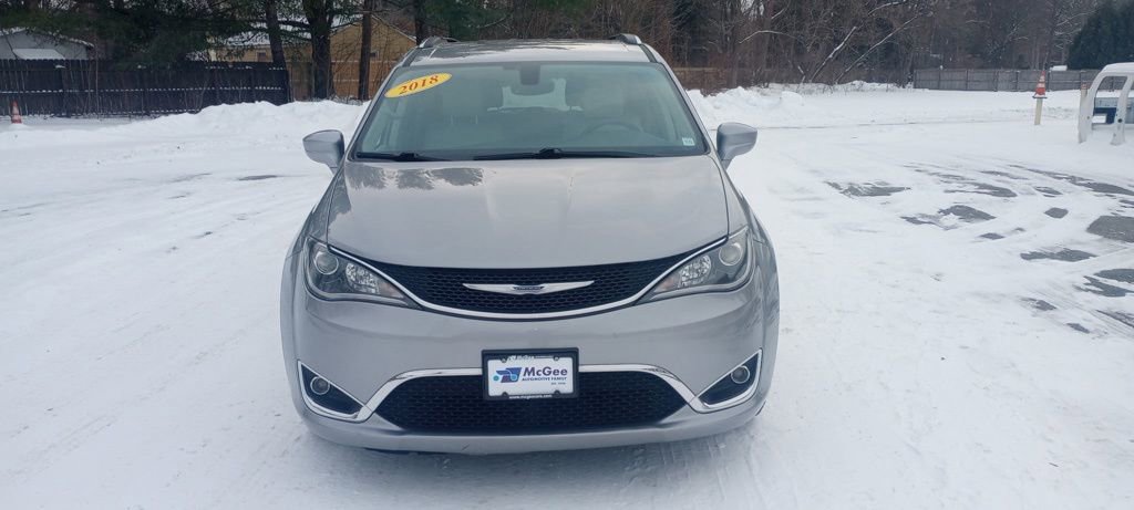Used 2018 Chrysler Pacifica Touring-L Plus w/ Tire & Wheel Group image 2