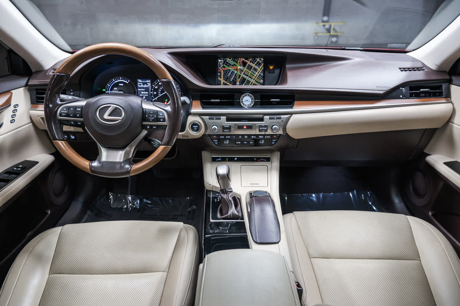 Used 2018 Lexus ES 300h w/ Navigation Package FWD image 15