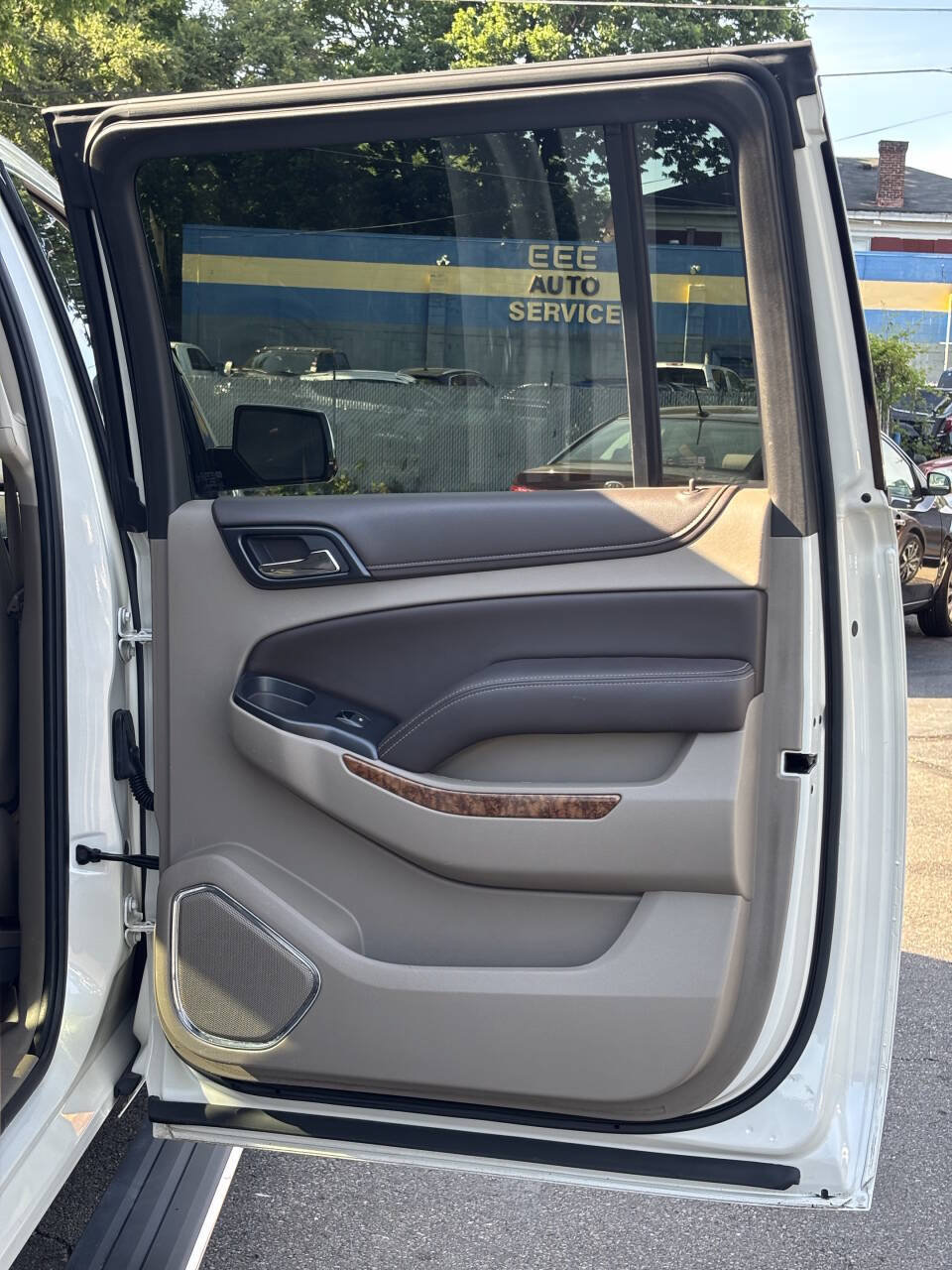 Used 2015 Chevrolet Suburban LTZ AWD/4WD image 24