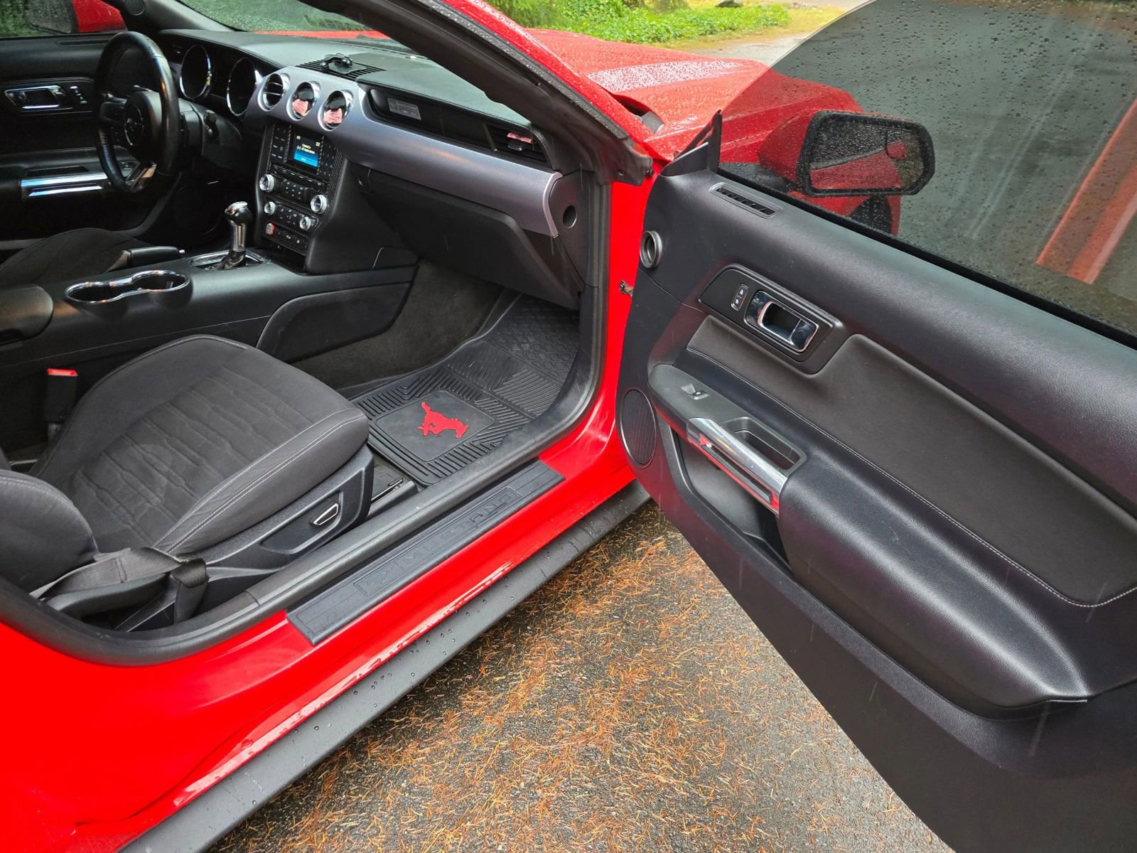 Used 2016 Ford Mustang Coupe image 9