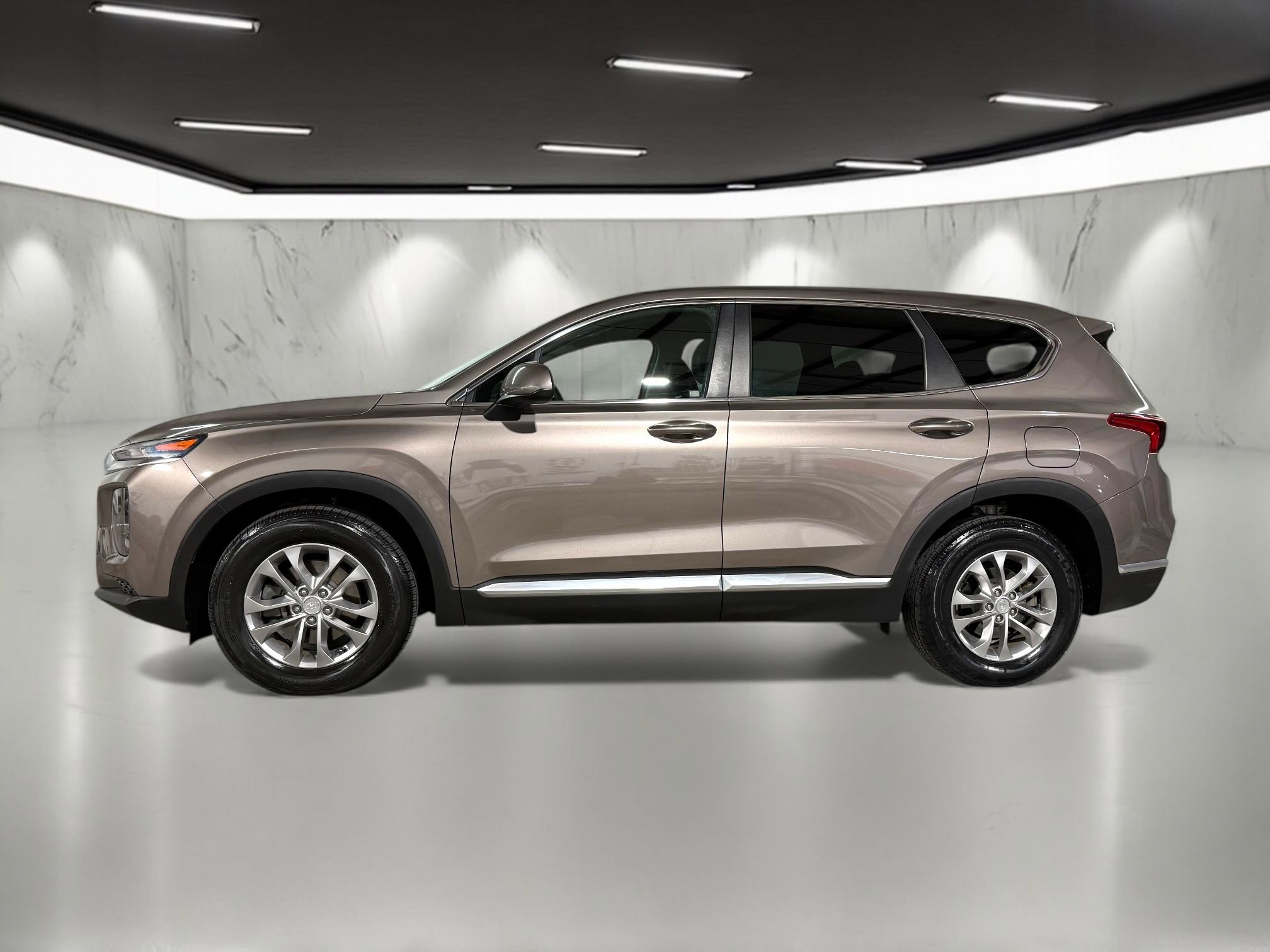 Used 2019 Hyundai Santa Fe SE image 2