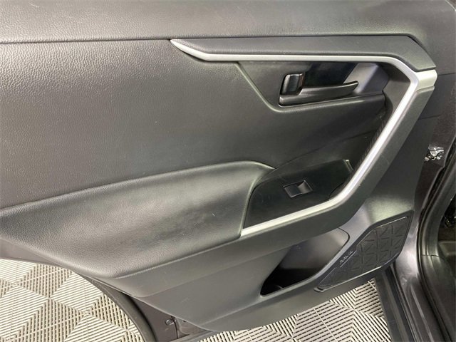 Used 2021 Toyota RAV4 LE image 25