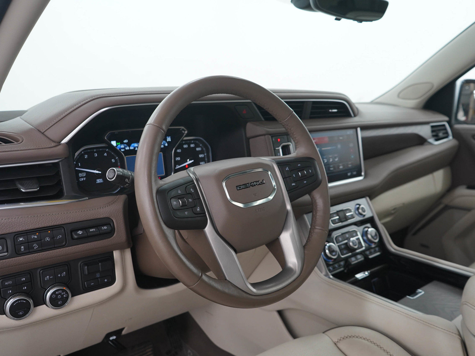 Used 2021 GMC Yukon Denali w/ Denali Ultimate Package AWD/4WD image 28