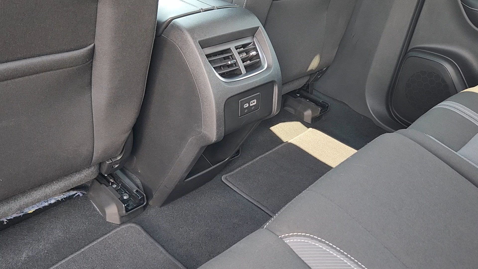 Used 2025 Chevrolet Blazer LT AWD/4WD image 17