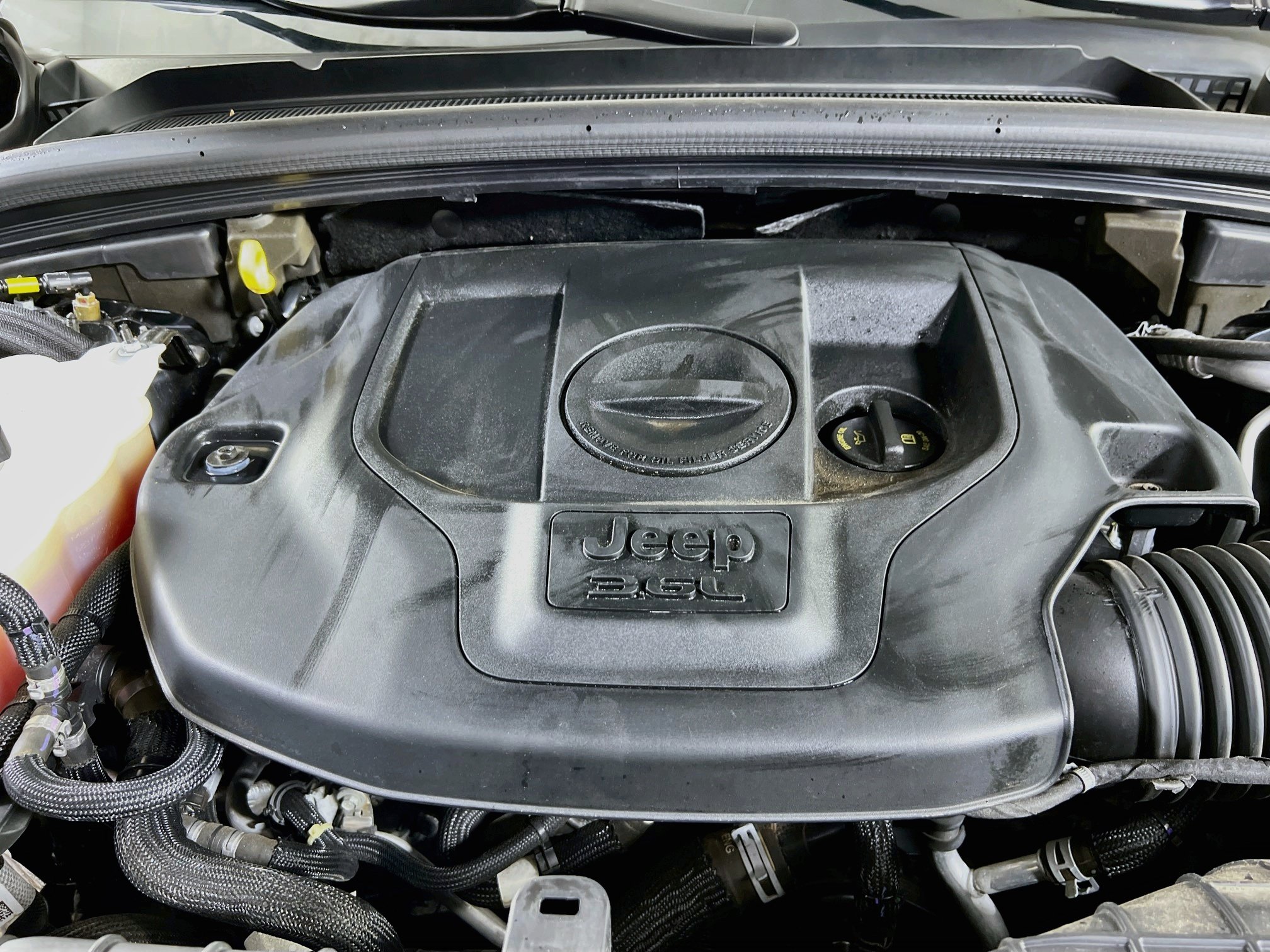 Used 2023 Jeep Grand Cherokee Overland AWD/4WD image 30