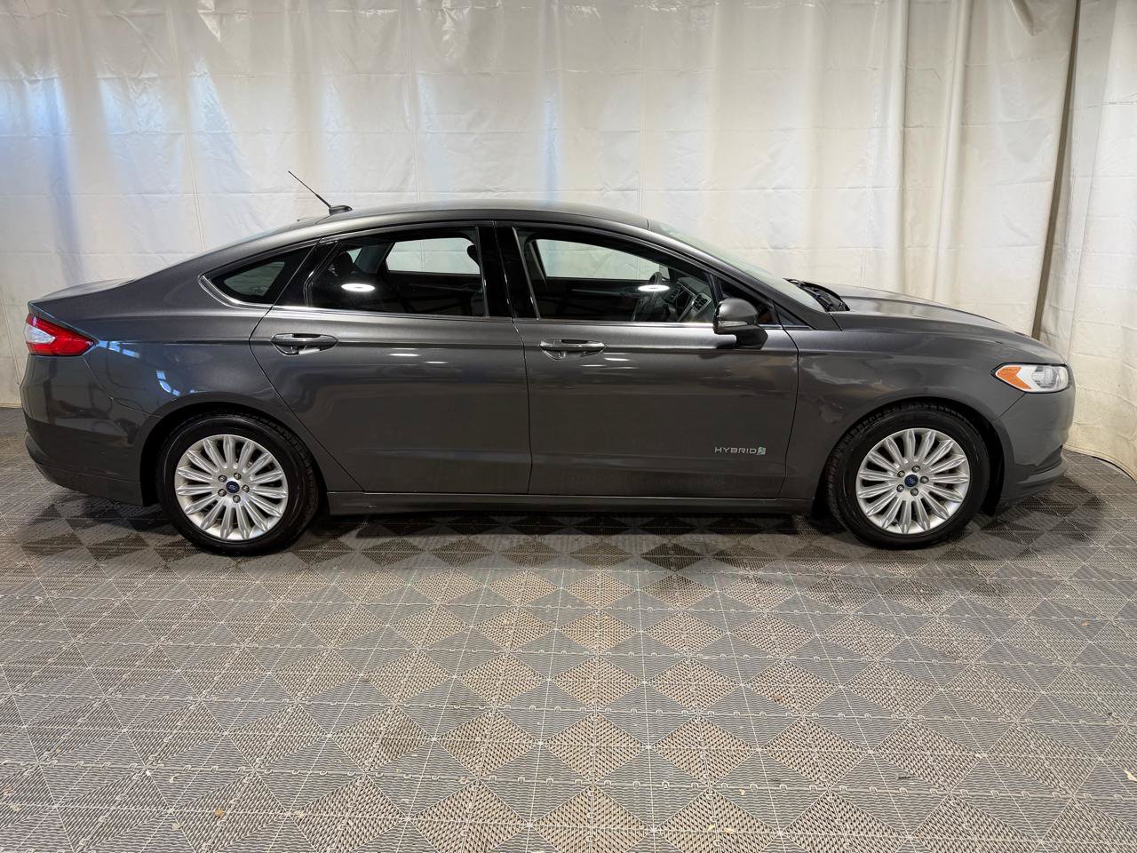 Used 2015 Ford Fusion SE FWD image 6
