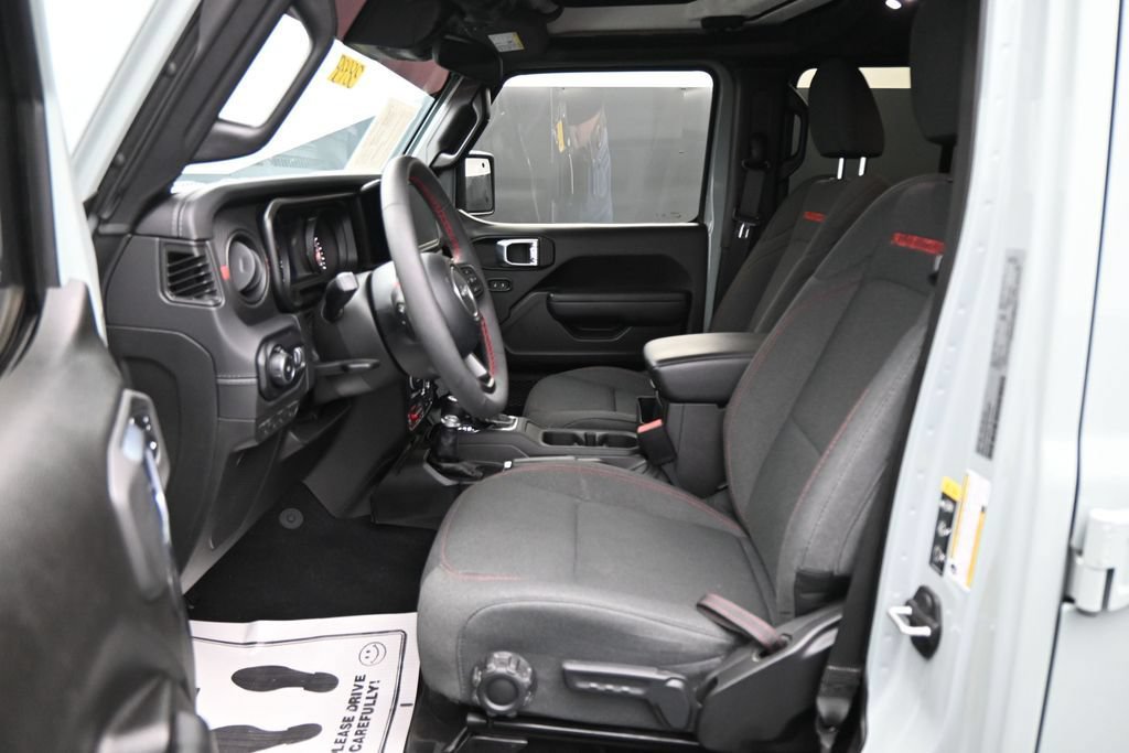 Used 2024 Jeep Wrangler Unlimited Rubicon w/ Convenience Group AWD/4WD image 9