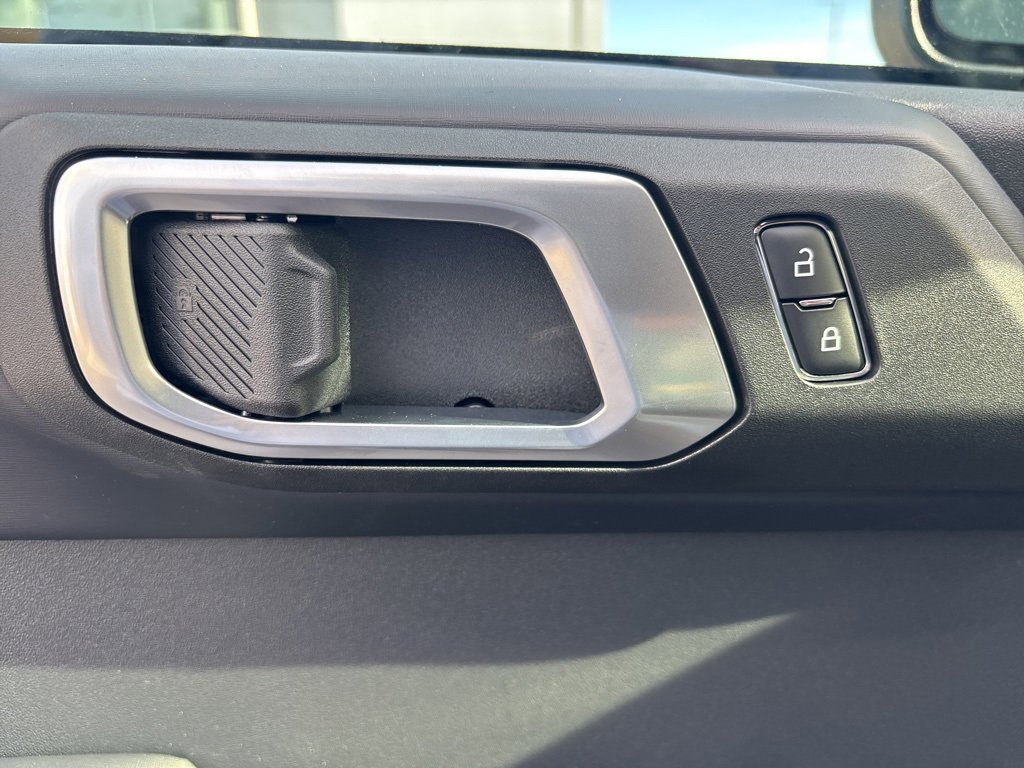 New 2025 Ford Bronco Outer Banks w/ Sasquatch Package image 17