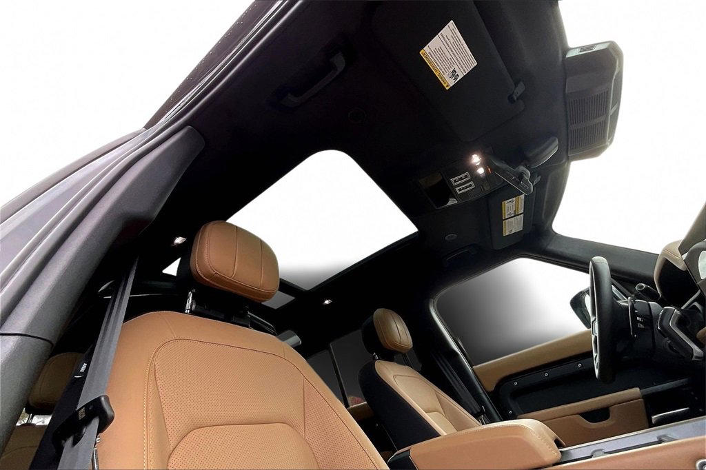 Used 2025 Land Rover Defender 110 V8 image 27