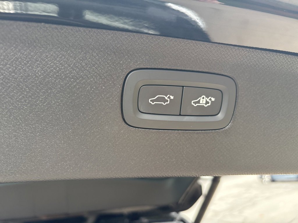 Certified 2025 Volvo XC90 B6 Plus image 49