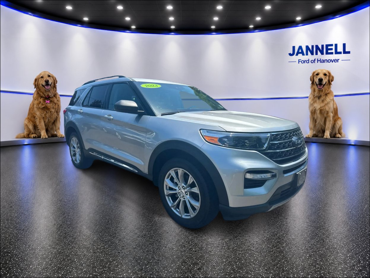 Used 2023 Ford Explorer XLT w/ Equipment Group 202A AWD/4WD image 3