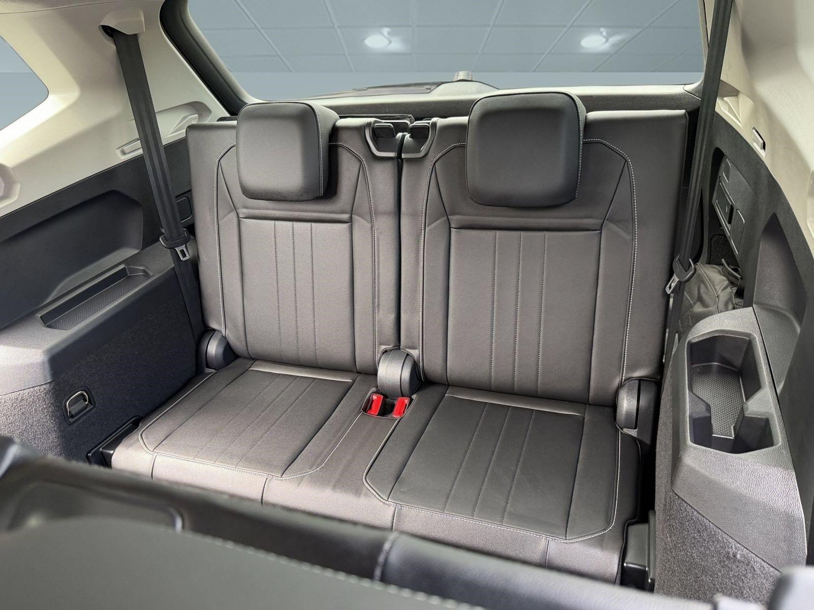 Used 2023 Volkswagen Tiguan SE FWD image 31