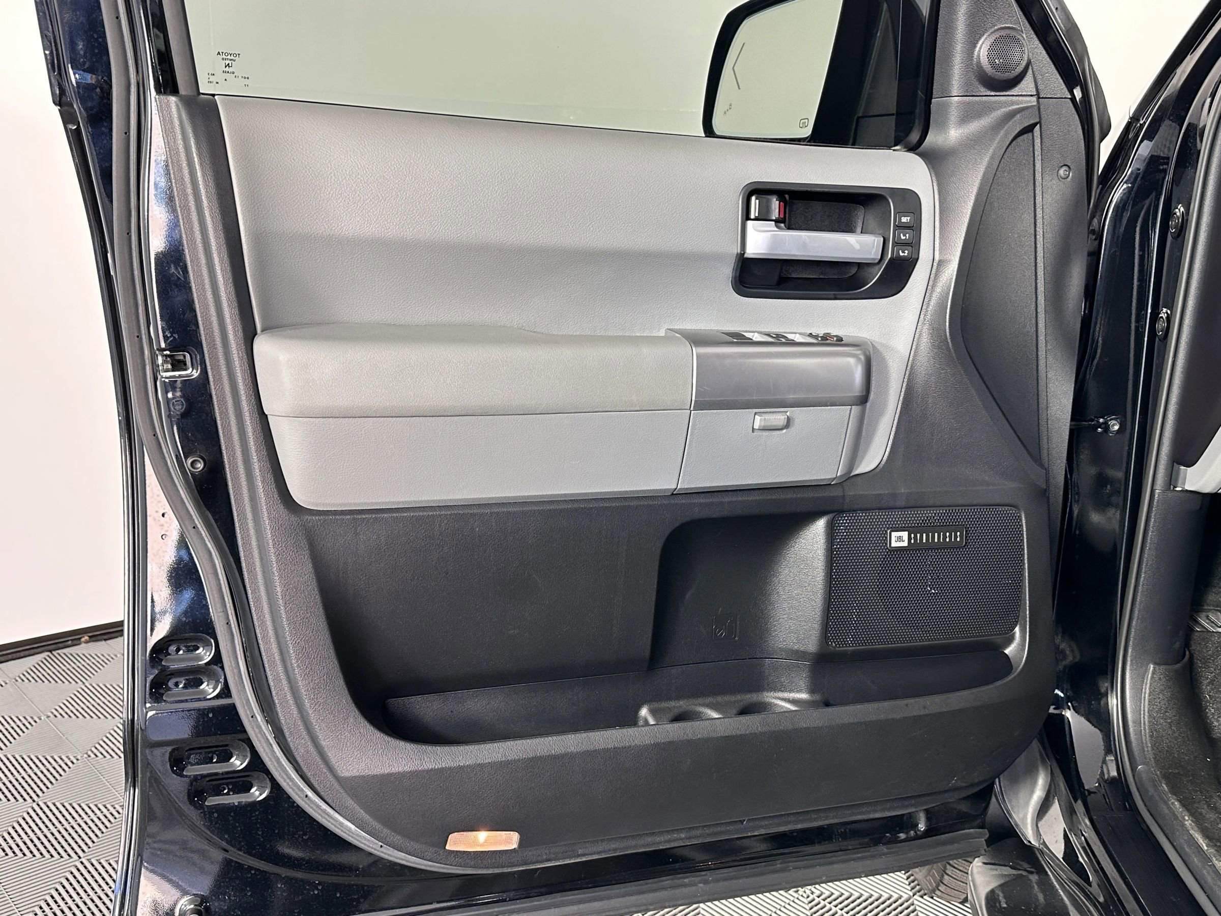 Used 2018 Toyota Sequoia Limited image 26