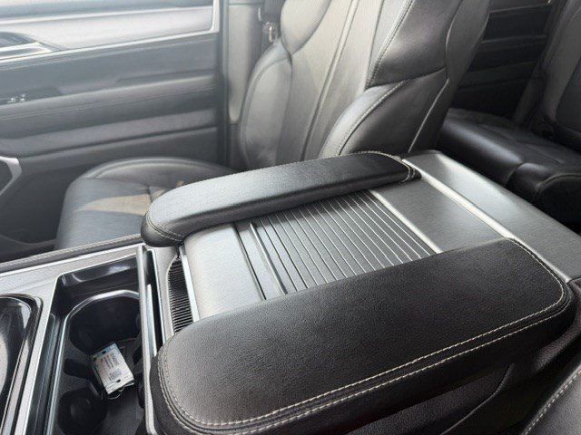 Used 2026 Jeep Grand Wagoneer Limited AWD/4WD image 33