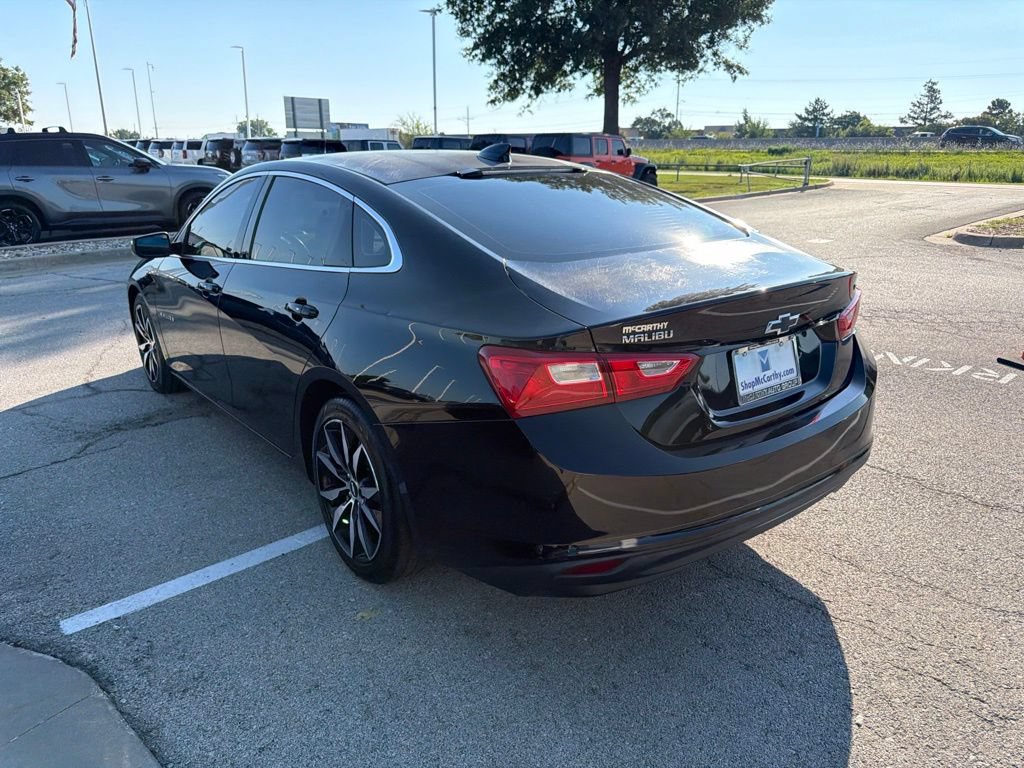Used 2017 Chevrolet Malibu LT w/ Leather Package FWD image 5
