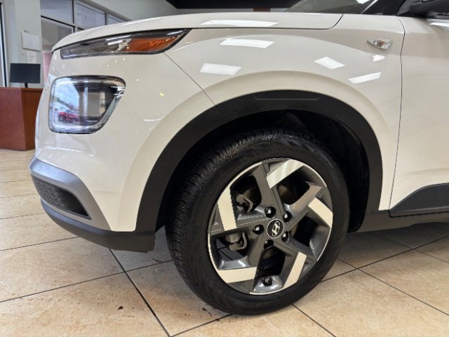 Used 2024 Hyundai Venue SEL image 19
