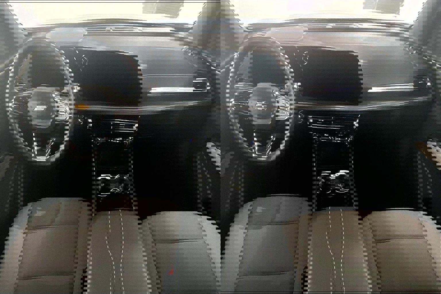 Used 2025 Chevrolet Traverse LT image 7