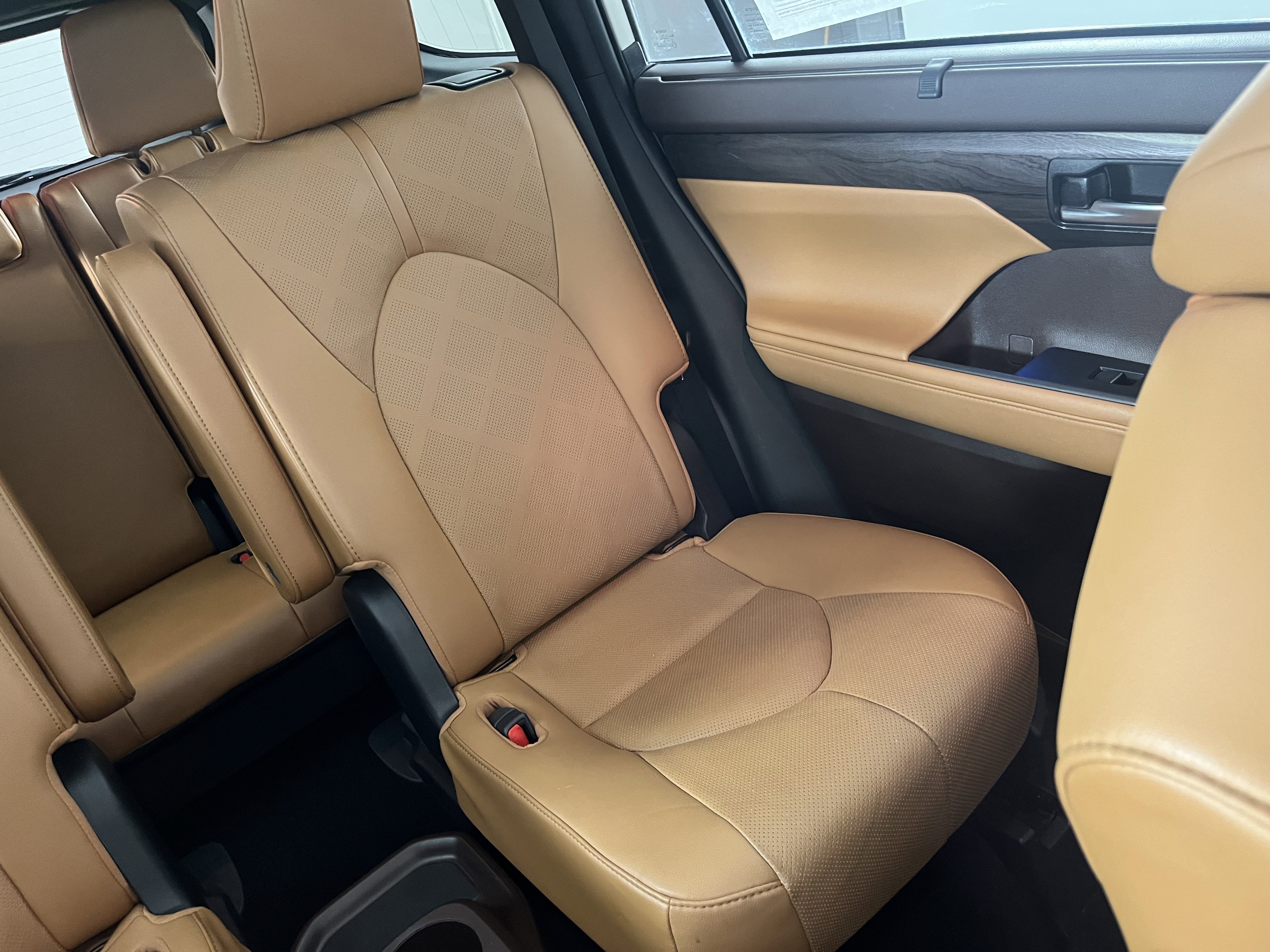 Used 2021 Toyota Highlander Platinum image 24