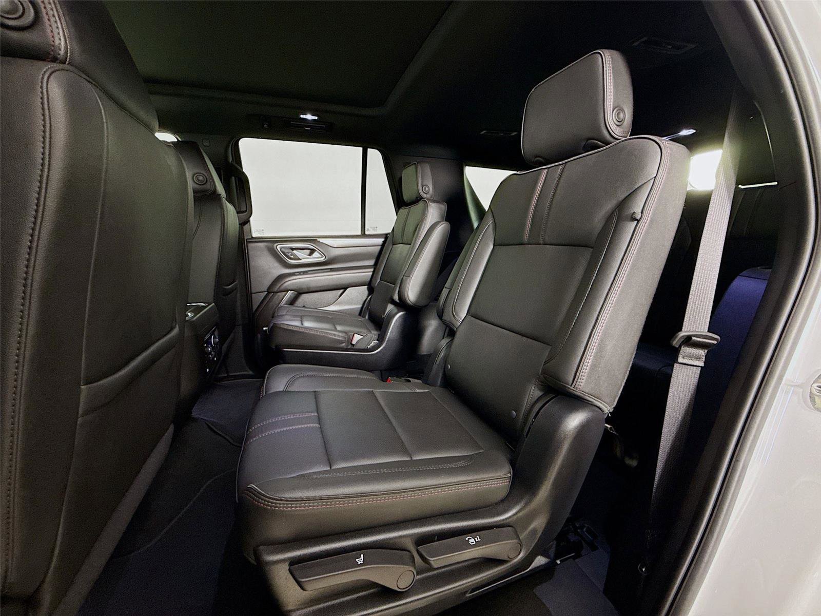 Used 2024 Chevrolet Tahoe RST w/ Luxury Package AWD/4WD image 27