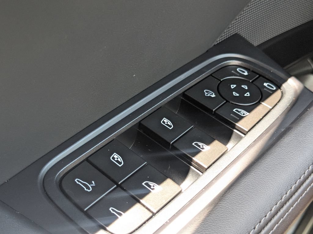 Used 2026 Porsche Cayenne AWD/4WD image 8