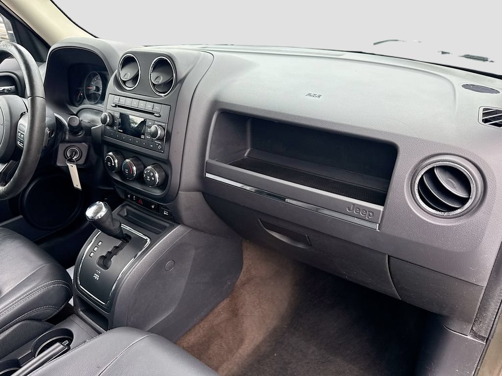 Used 2015 Jeep Patriot High Altitude FWD image 31