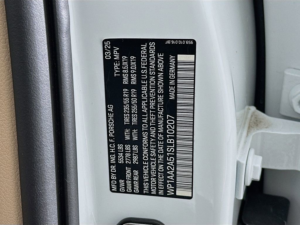 Used 2025 Porsche Macan image 36