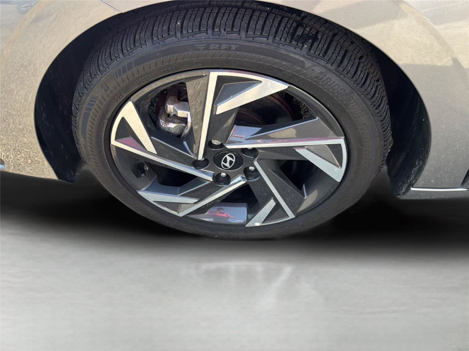 Used 2024 Hyundai Elantra Limited FWD image 30
