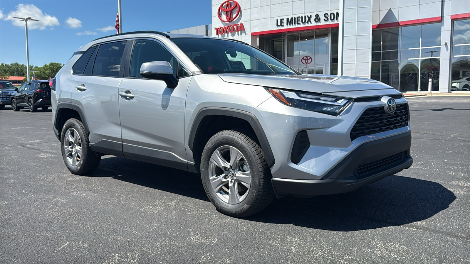 Certified 2025 Toyota RAV4 XLE AWD/4WD image 1