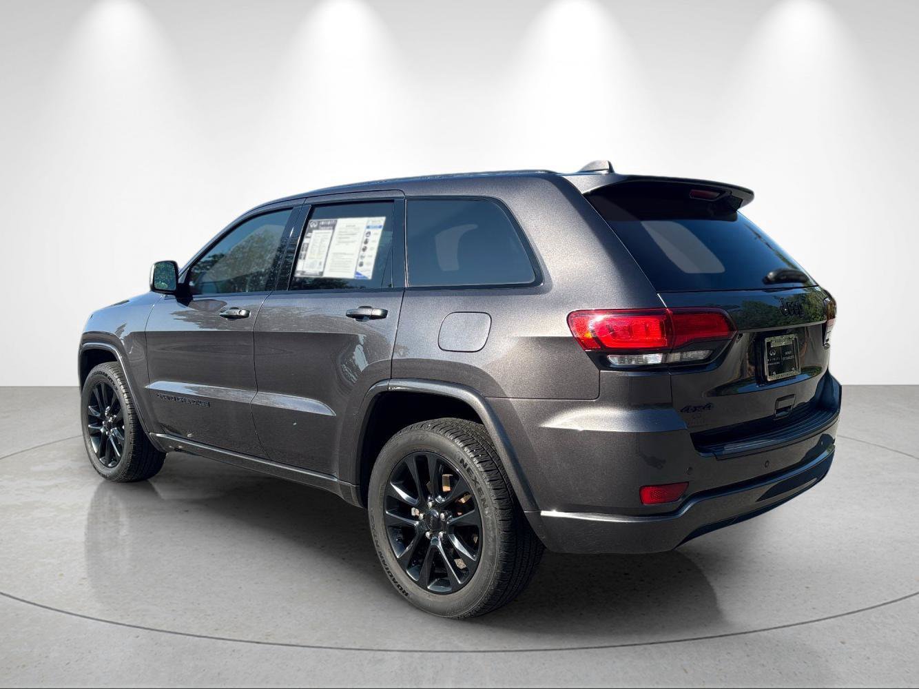 Used 2020 Jeep Grand Cherokee Altitude AWD/4WD image 3