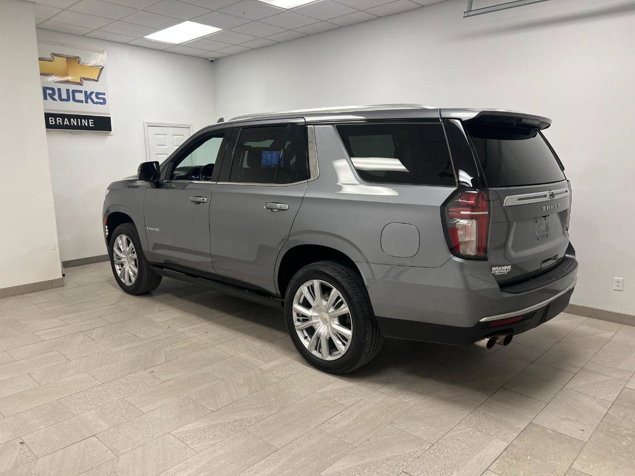 Used 2021 Chevrolet Tahoe High Country w/ Premium Package AWD/4WD image 11