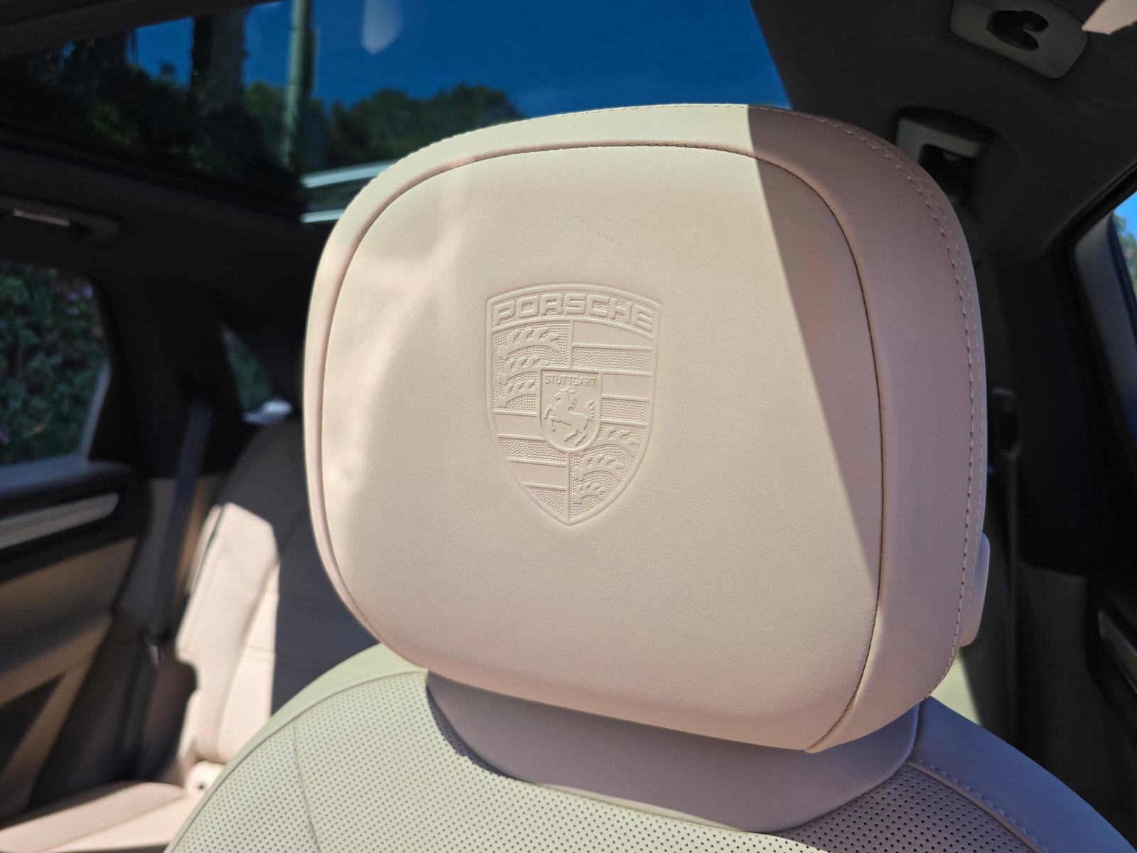 Used 2022 Porsche Cayenne Platinum Edition w/ Premium Package Plus image 29