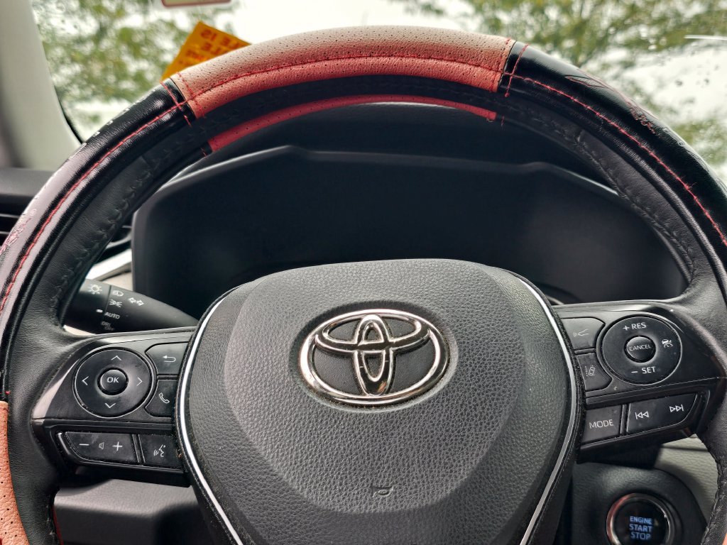 Certified 2022 Toyota RAV4 XLE w/ XLE Grade Weather Package AWD/4WD image 17