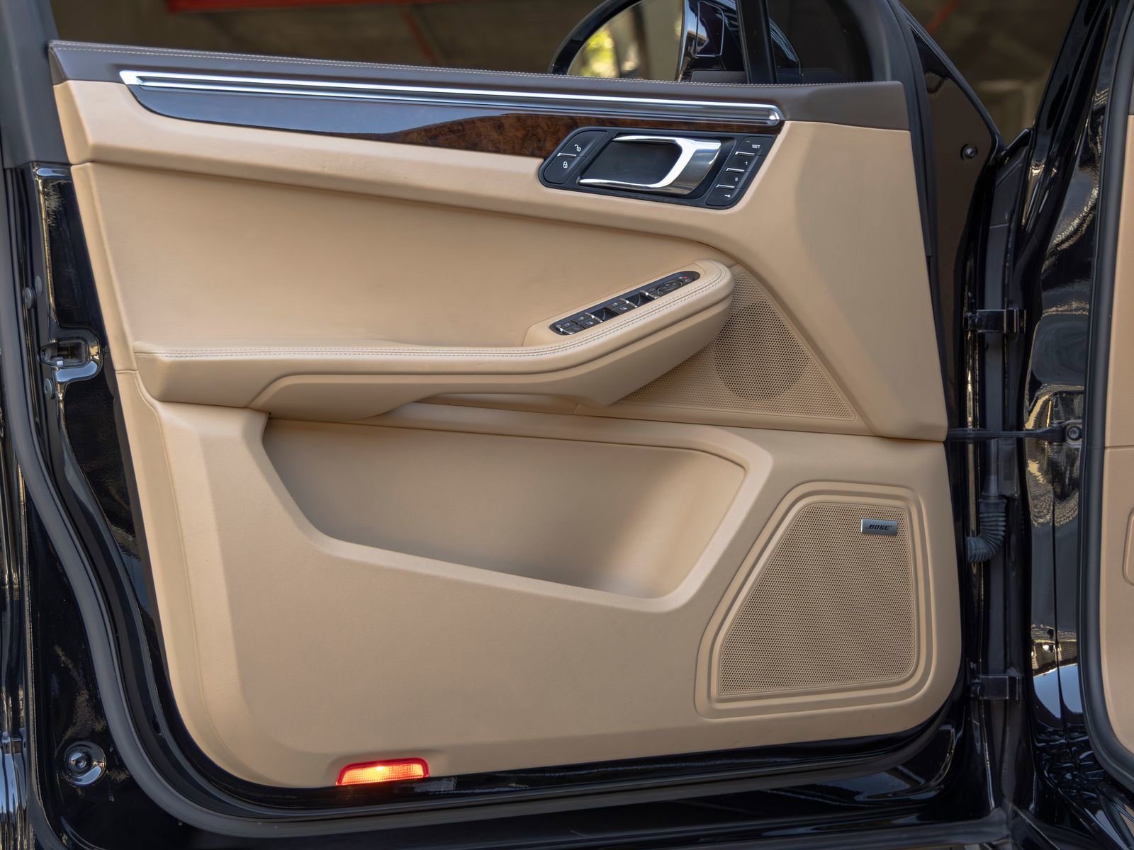 Used 2016 Porsche Macan Turbo image 21