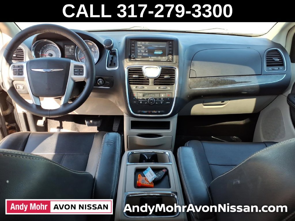 Used 2016 Chrysler Town & Country Touring-L FWD image 38
