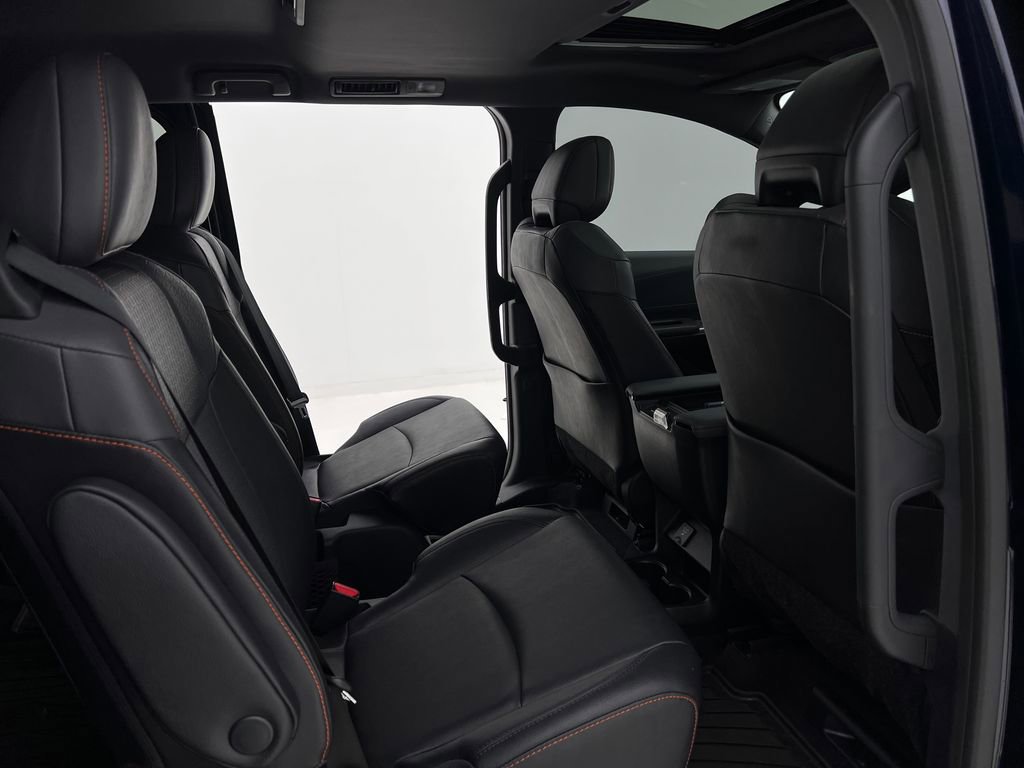 Used 2024 Toyota Sienna XSE w/ XSE Plus Package image 18