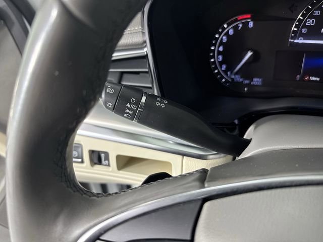 Used 2018 Cadillac XT5 Luxury w/ Driver Awareness Package image 15