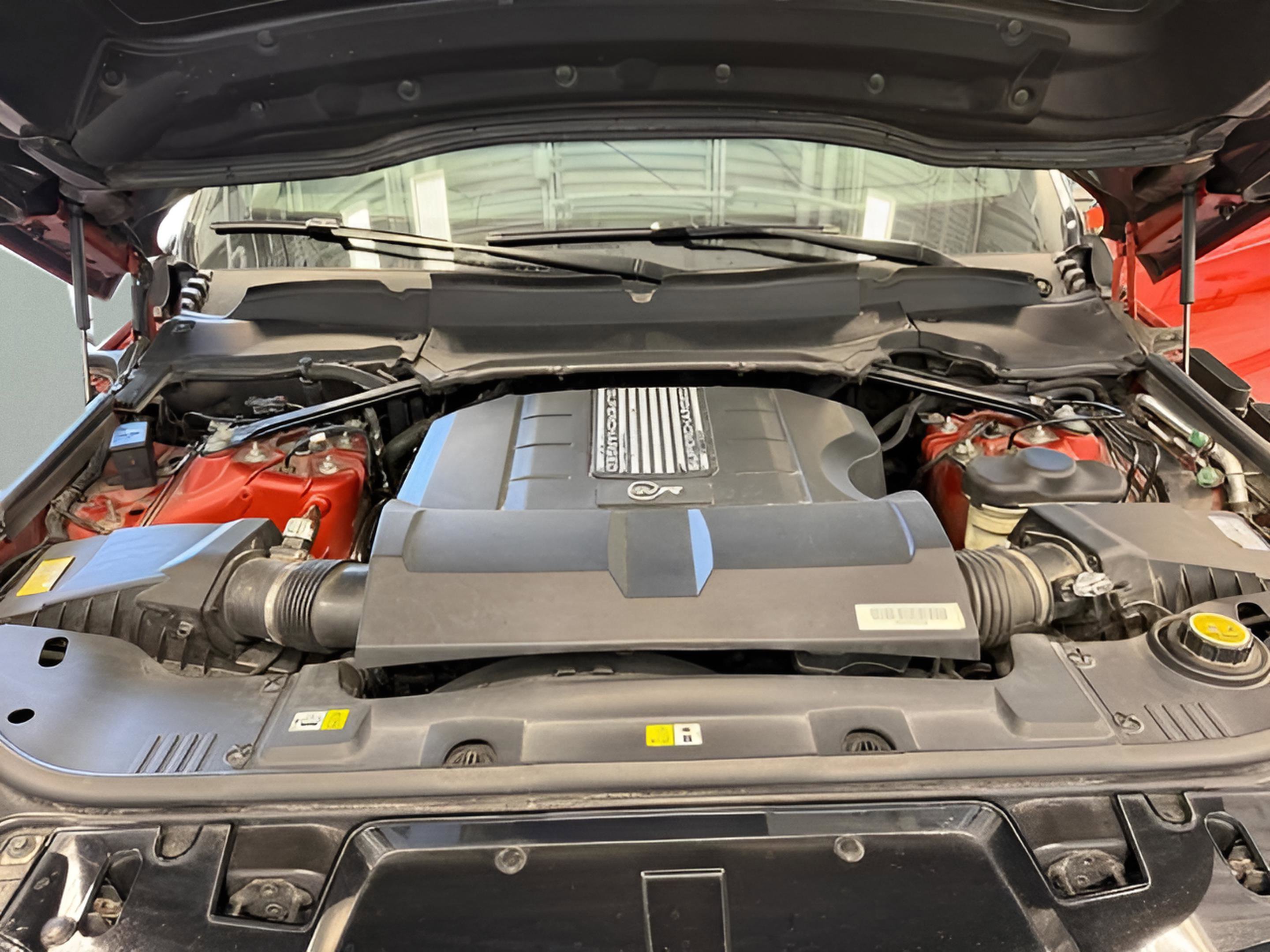 Used 2022 Land Rover Range Rover Sport SVR image 24