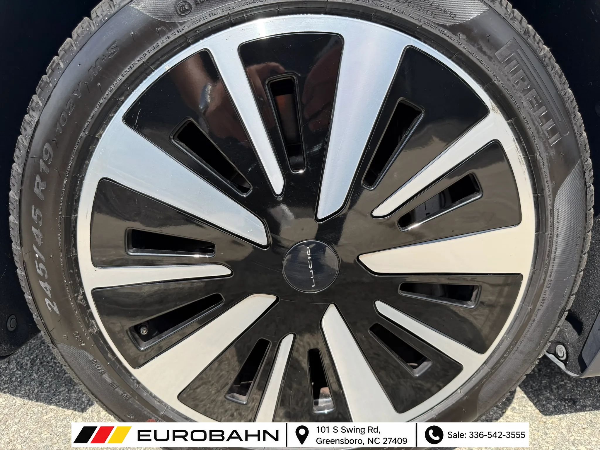Used 2024 Lucid Air Touring AWD/4WD image 21