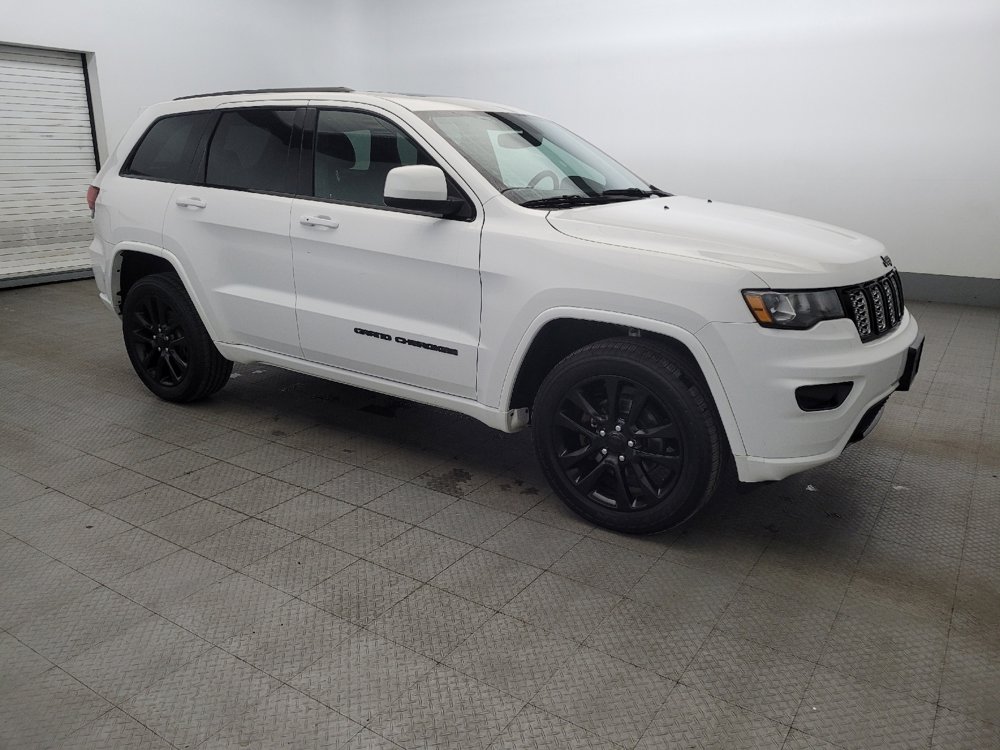 Used 2017 Jeep Grand Cherokee Altitude image 11