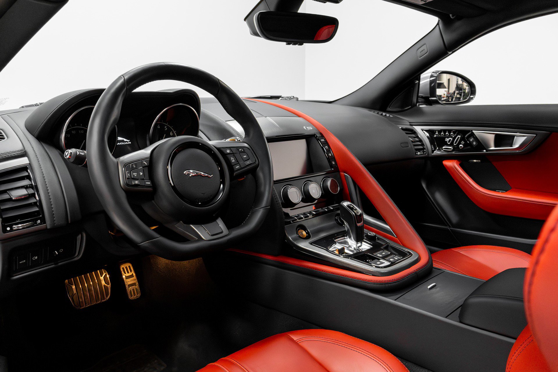 Used 2016 Jaguar F-TYPE S image 7