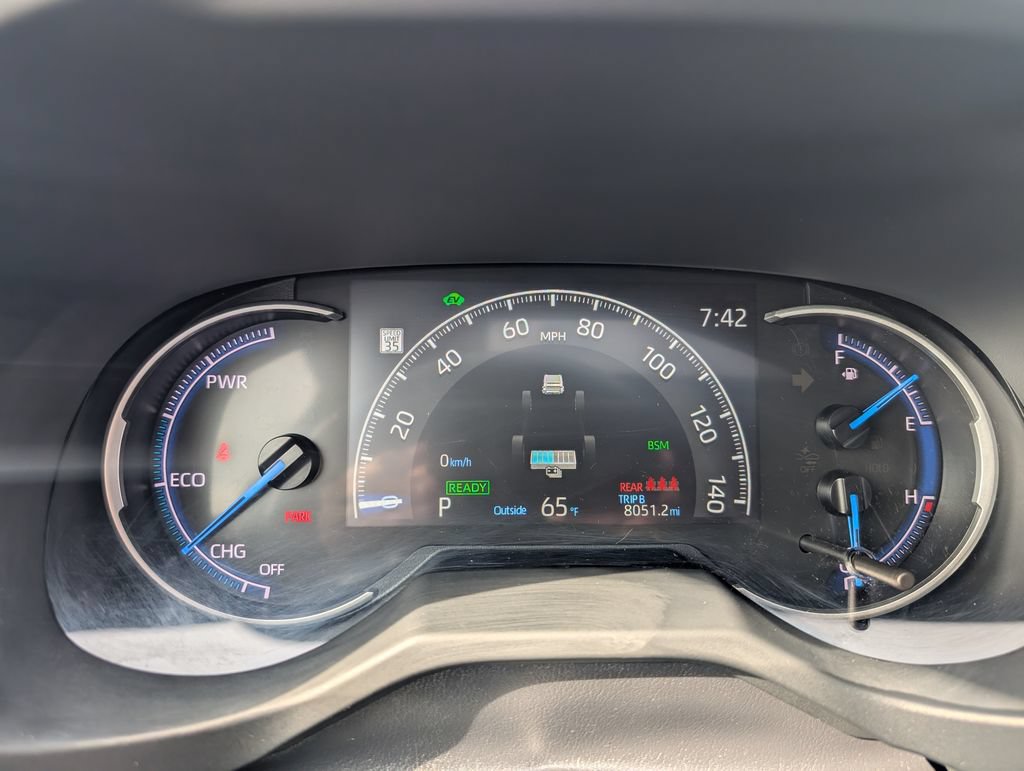 Used 2023 Toyota RAV4 XLE Premium AWD/4WD image 31